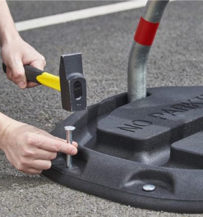 Arceau de parking avec socle en caoutchouc
