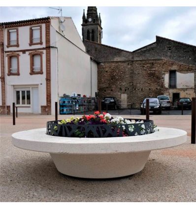 Bac à fleur en béton avec assise