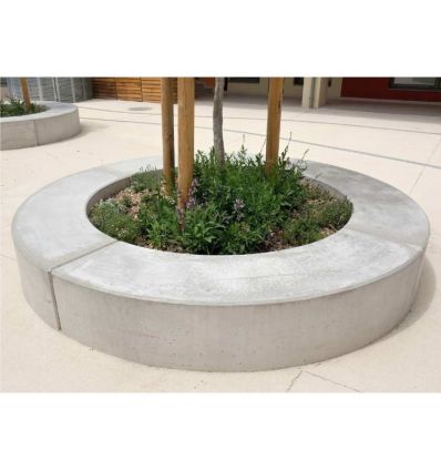 Banquette extérieure courbée en béton