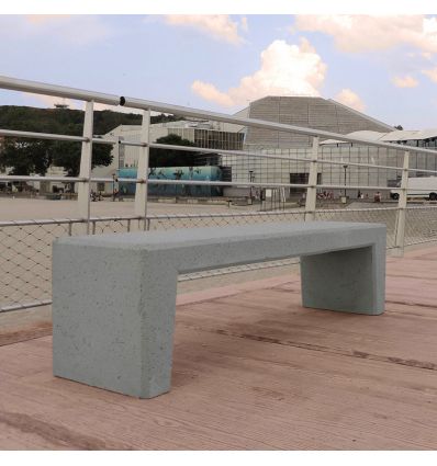 Banquette publique extérieure en béton