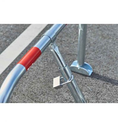 Barrière de parking rabattable avec cadenas