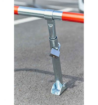 Barrière de parking rabattable avec cadenas