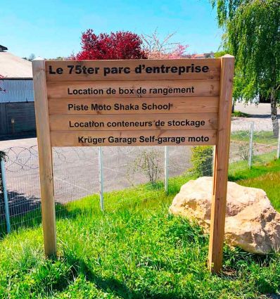 Bi-mât de signalisation en bois à graver