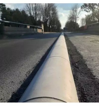Bordure séparateur de voie en béton