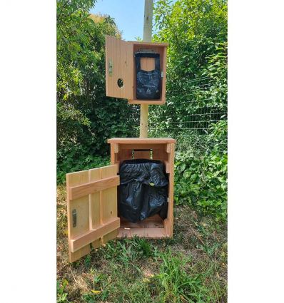 Borne de propreté canine en bois