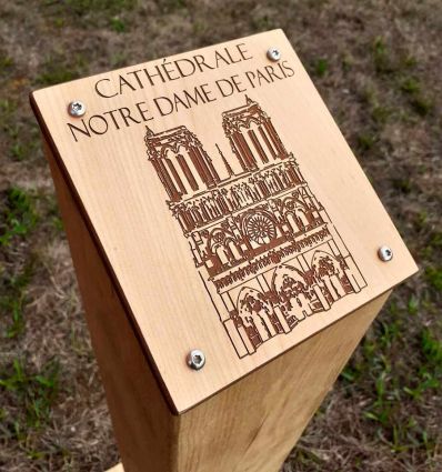 Borne Signalétique Bois