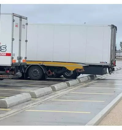 Butée de parking béton pour voiture ou camion