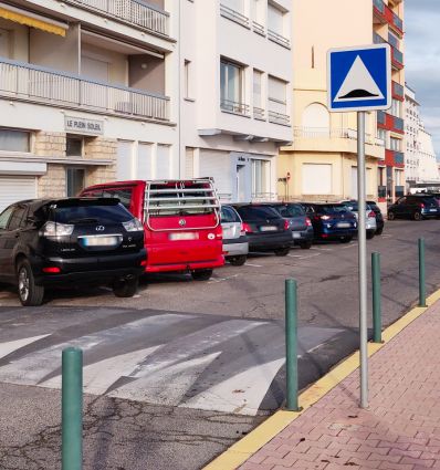 C27 - Panneau d'indication d'une surélévation de chaussée