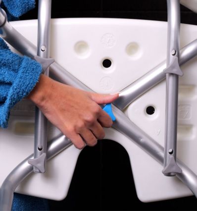 Chaise de douche percée