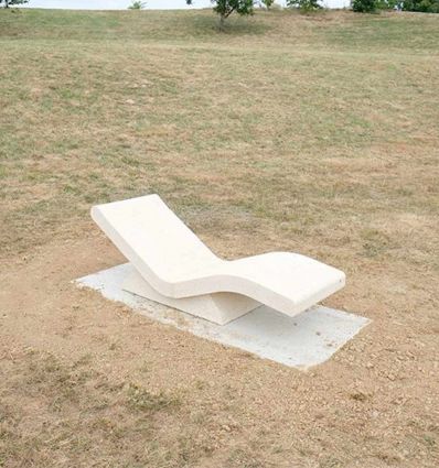 Chaise longue mobilier urbain en béton