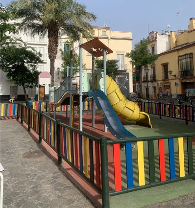 Clôture aire de jeux multicolore acier zingué 1 à 12 ans