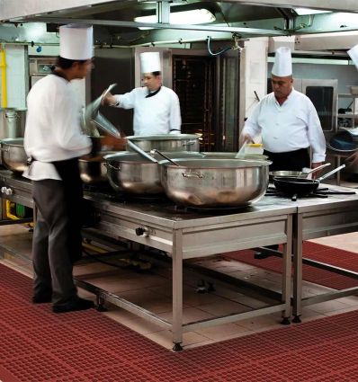 Dalle caillebotis pour cuisine professionnelle