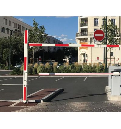 Demi-portique pivotant à pied rotatif