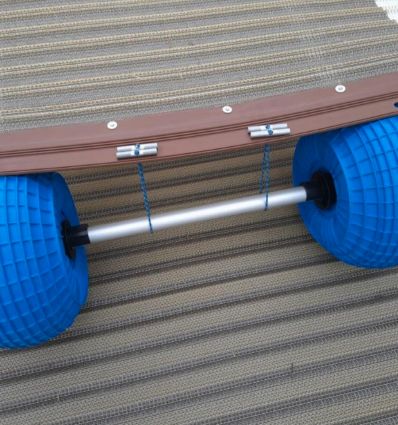 Dérouleur pour tapis de plage en polyester