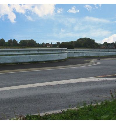 Écran de protection pour glissière de sécurité moto métallique