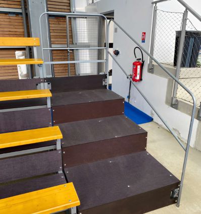 Escalier pour gradin amovible en bois