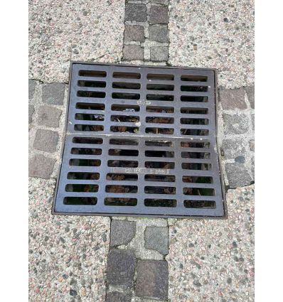 Grille concave en fonte pour regard C250