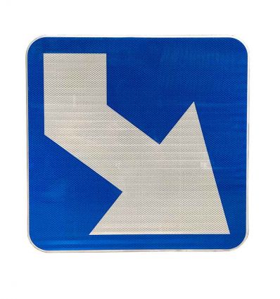 Panneau J5 - Signalisation de Tête d'îlot Central