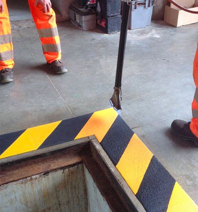 Ligne de sécurité jaune et noir thermocollé Vendu par Lot