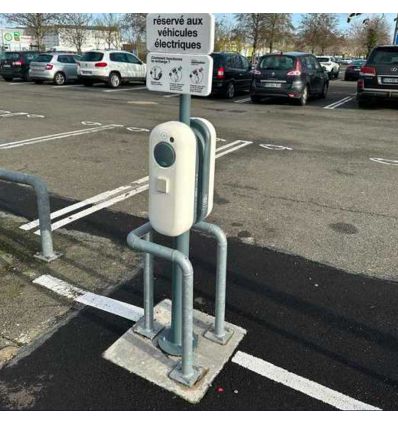 Massif béton pour borne de recharge voiture électrique