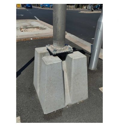 Massif de candélabre en béton