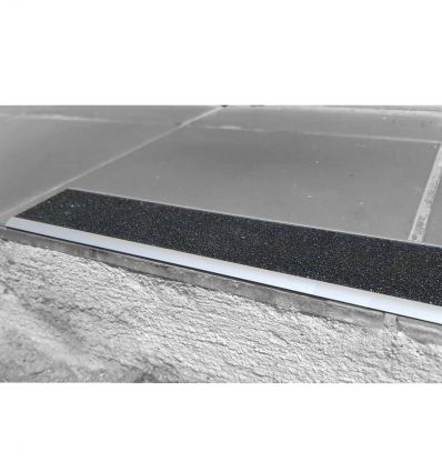 Nez de marche antidérapant en aluminium plat