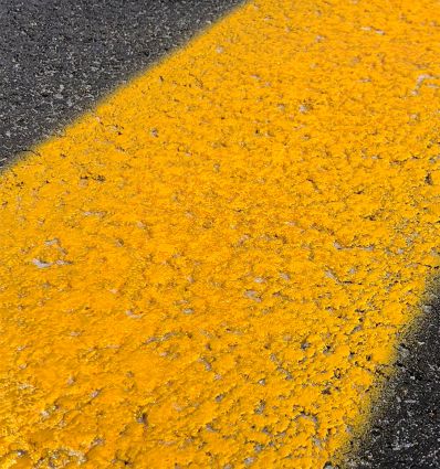 Peinture routière solvantée jaune certifiée sans toluène