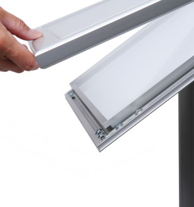 Porte menu sur pied en alu argenté 2 x A4