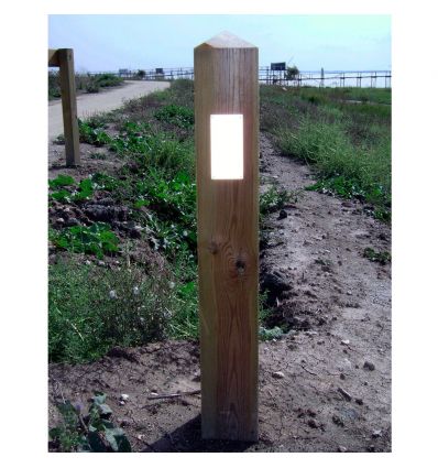 Potelet rétro-réfléchissant en bois