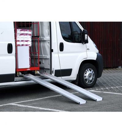 Rampe de chargement pliable avec rebords 350 à 700 kg
