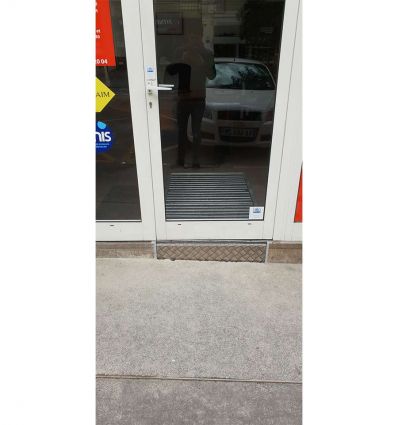 Rampe encastrable PMR antidérapante