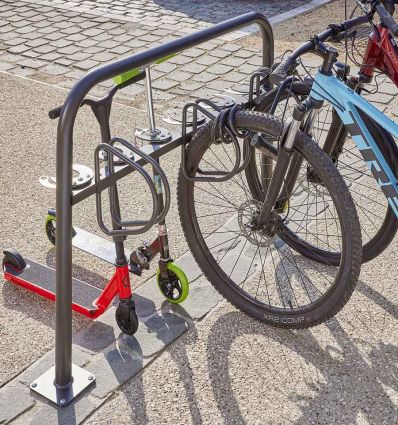 Range Velo et Trottinette sur Pieds