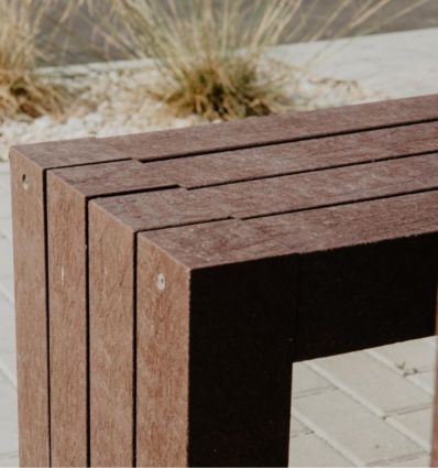 Table design en plastique 100% recyclé