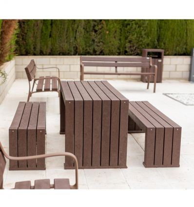 Table design en plastique 100% recyclé