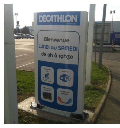 Totem Publicitaire Extérieur Monobloc Galbé
