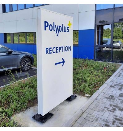 Totem publicitaire extérieur monobloc plat