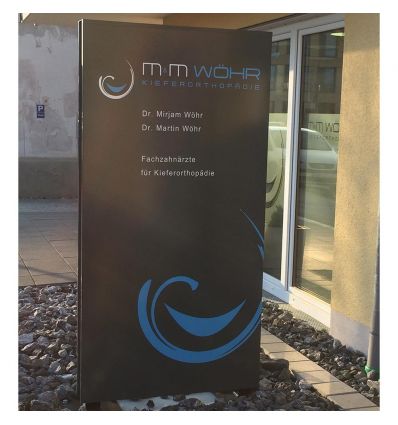 Totem publicitaire extérieur monobloc plat
