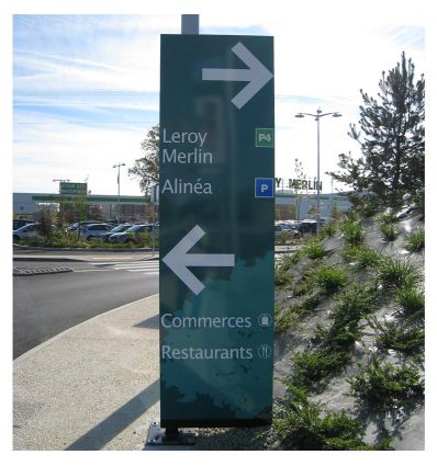 Totem publicitaire extérieur monobloc plat