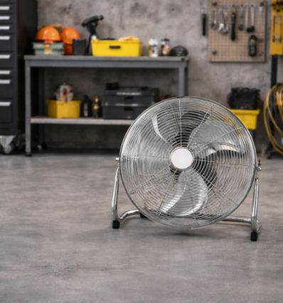 Ventilateur industriel au sol